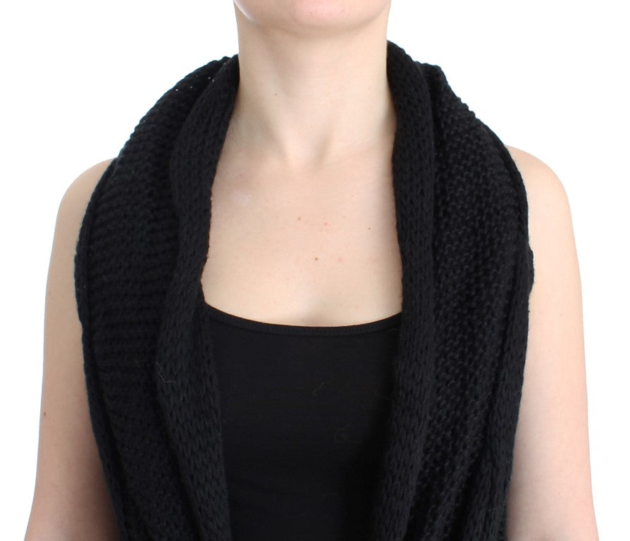Black sleeveless knitted cardigan